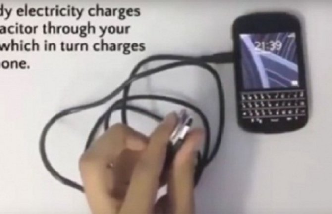 Evo kako da napunite telefon bez struje! (Video)