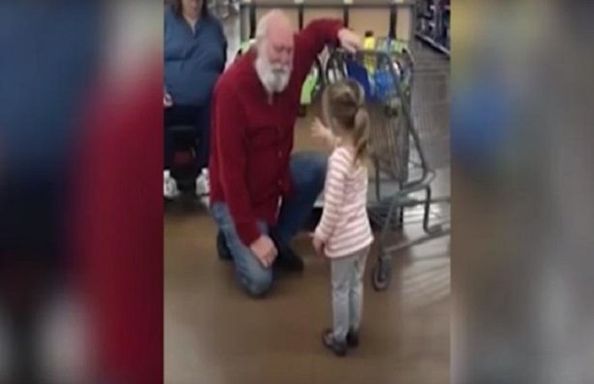 Djevojčica je od njega pomislila da je Deda Mraz, a pogledajte kako je on postupio! (Video)