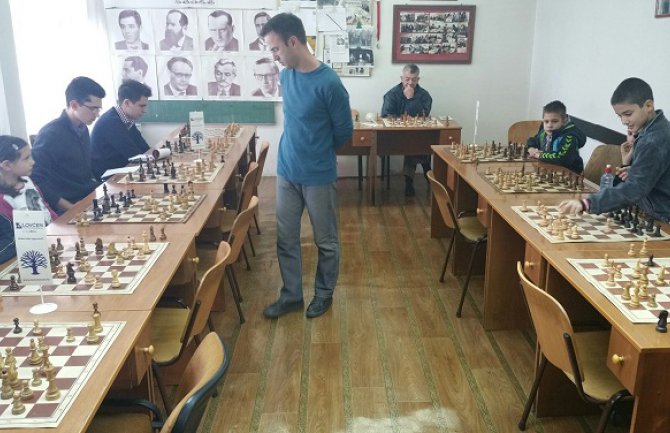 Završen Festival šaha: Đukić pobijedio sve učesnike simultanke