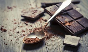Pet dobrih razloga zašto biste trebali jesti tamnu čokoladu  