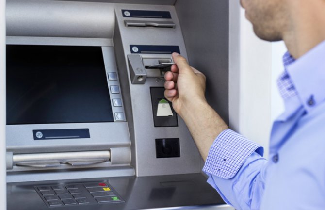 PG: Sa bankomata lažnim karticama ukrali 21 hiljadu eura