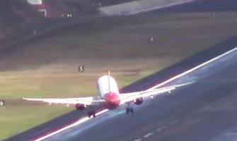Ovako avioni slijeću na jedan od najopasnijih aerodroma (VIDEO)