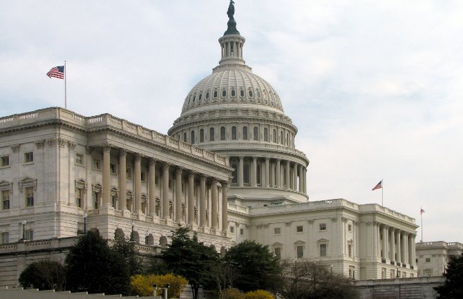 Kongres SAD usvojio paket pomoći u iznosu od 900 milijardi dolara