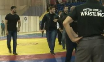 Rusija: Tuča na rvačkom prvenstvu, potezali i pištolj (Video)