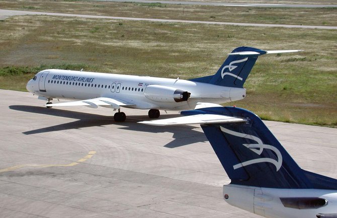 Podgorica: Avion MA kasnio 9 sati, putnici dobili po 7 eura za osvježenje