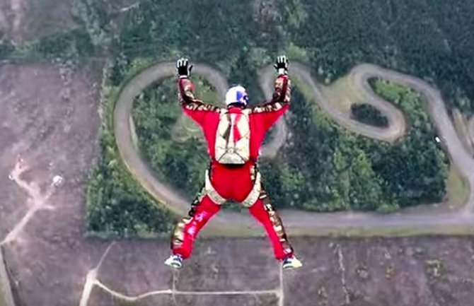 Amerikanac bez pomoći padobrana planira da skoči sa visine od 7620 metara