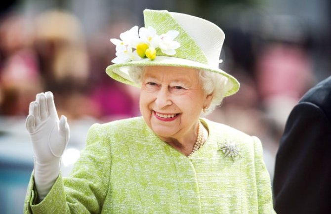 Kraljica Elizabet prvi put u javnosti poslije šokantnog odlaska Princa Harija i Megan Merkel