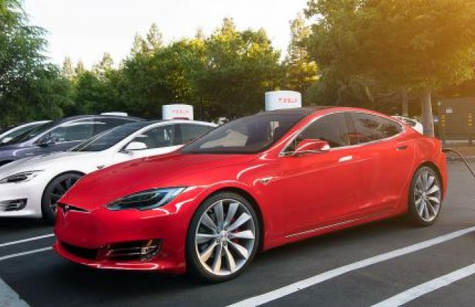 Tesla uvodi zaštitu od toplotnog udara u automobilu