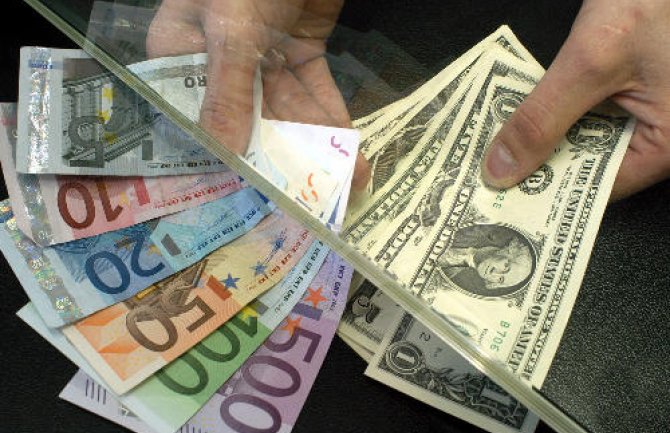 Euro na najnižem nivou u odnosu na dolar od 2002. godine