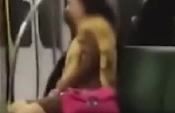 Putnici šokirani: Žena masturbirala u vozu (VIDEO)