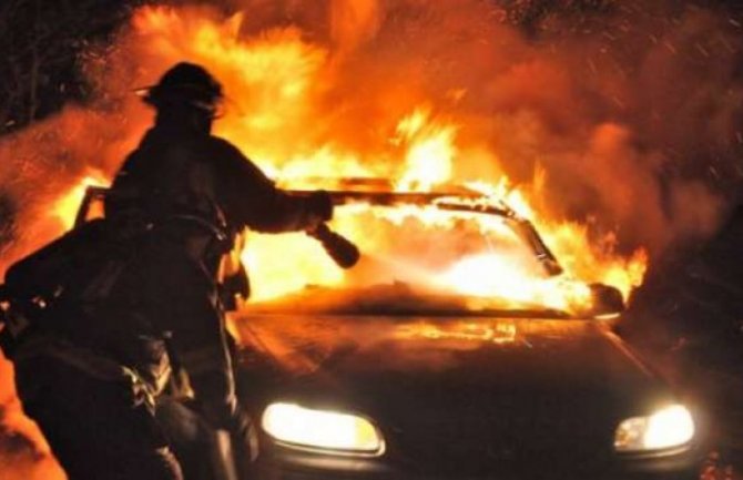 Izbio požar na vozilu u Bijelom Polju, intervenisali vatrogasci