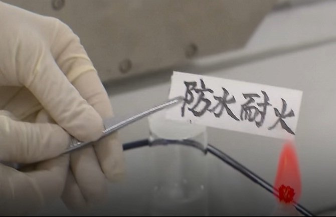 Kineski naučnici proizveli papir otporan na vatru i tečnosti (VIDEO)
