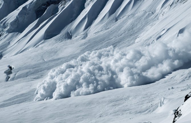 SAD: Lavina zatrpala skijaše
