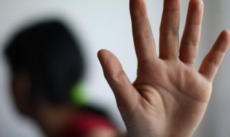 Crnogorac uhapšen zbog seksualnog uznemiravanja i dodirivanja djevojčice(13)