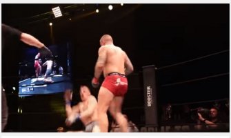 Opšta tuča: Navijači uletjeli u ring nakon MMA meča (VIDEO)