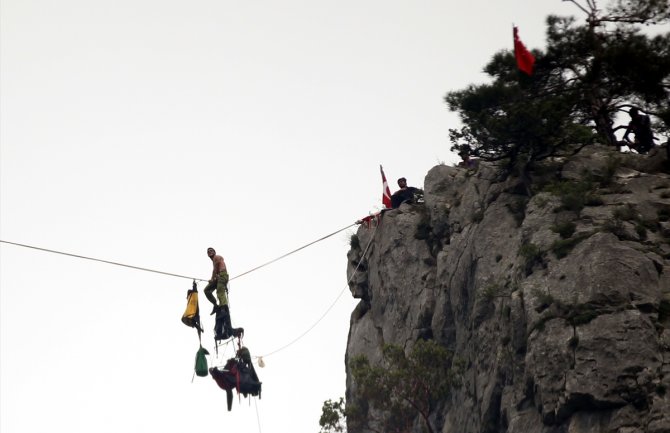Svjetski rekord: Više od 4 dana visio na žici na visini od 200 metara