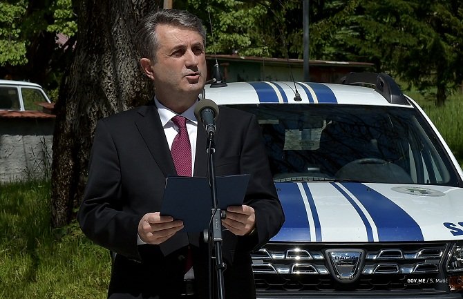 Nuhodžić čestitao praznike službenicima MUP-a i policije: Hvala na nesebičnom zalaganju i trudu 