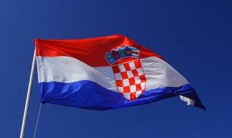 Hrvatska: Balvan se prevrnuo u igri, djevojčica preminula od  zadobijenih povreda
