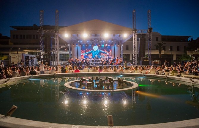 Crnogorski simfoničari oduševili publiku na trgu