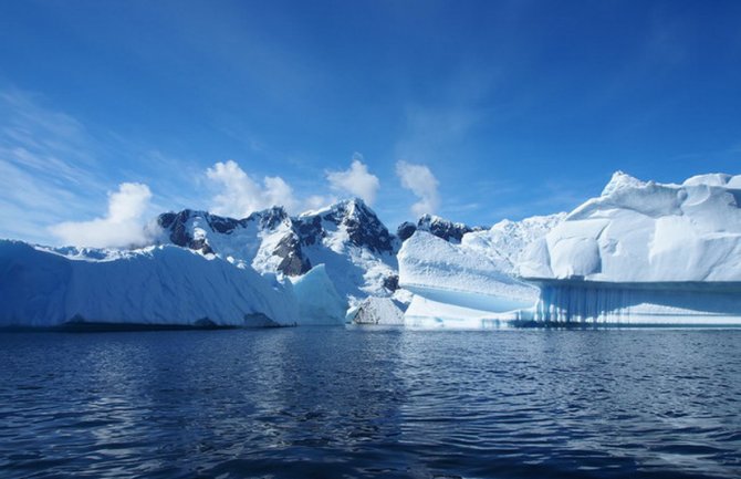 Odlomio se ledeni brijeg težak oko bilion tona od Antarktika