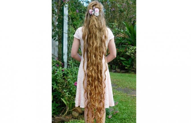 Dužina njene kose je 162cm, a ovo je njen tajni recept (FOTO)