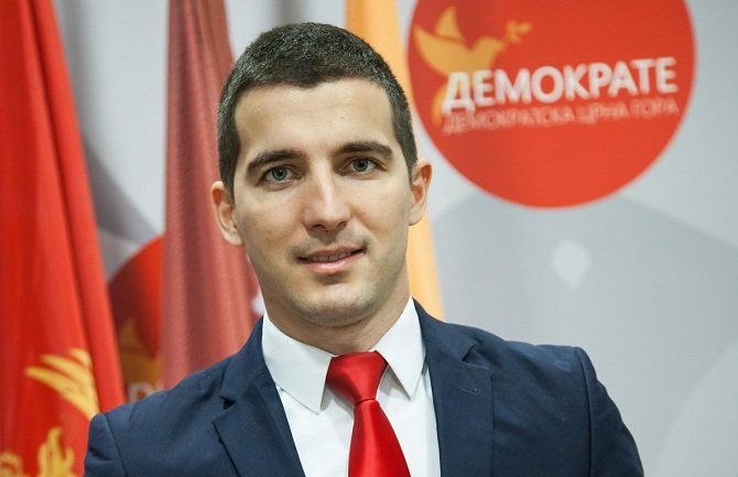 Aleksa Bečić čestitao kadetskoj vaterpolo reprezentaciji na zlatnoj medalji