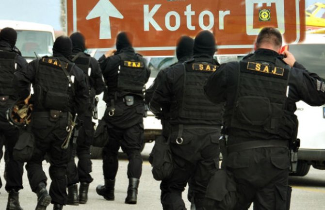 Kotor: Policijska opsada zbog Škaljaraca i Kavčana