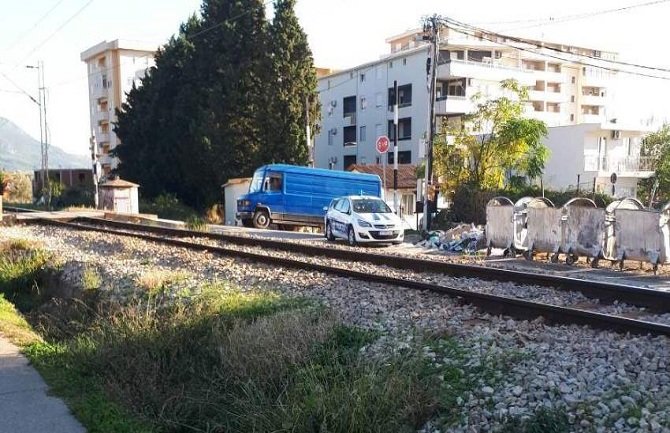 Voz usmrtio pedesetogodišnjeg pješaka iz Bara