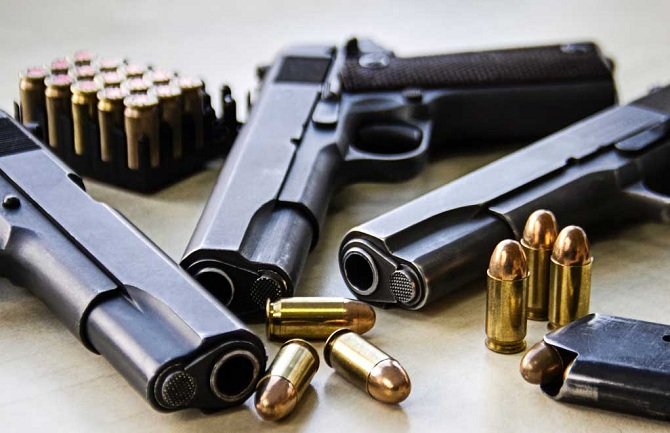 Prijava protiv načelnice kotorskog MUP-a i još dvije osobe: Osuđivanim osobama omogućili nošenje oružja