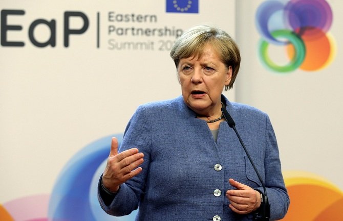 Merkel: Još ima vremena za pregovore, EU sada čeka na prijedloge britanske premijerke