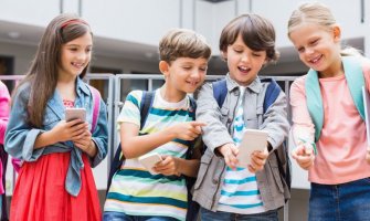 Zabrana mobilnih telefona u školama