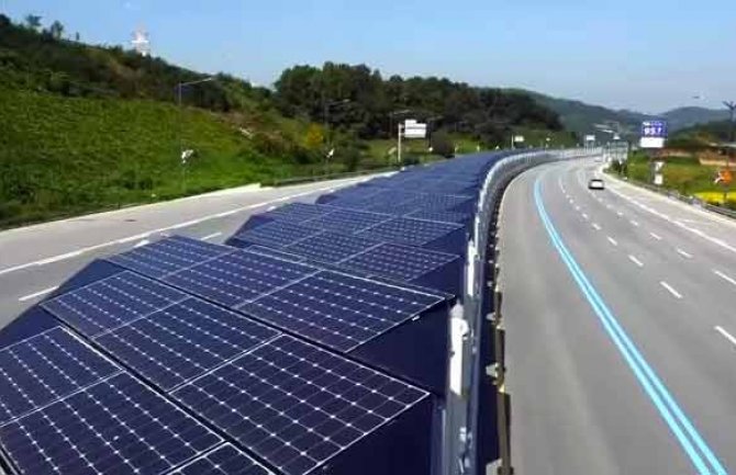 Kina: Otvoren solarni autoput, površina providna