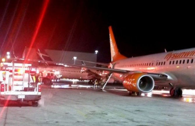 Kanada: Avion udario u drugi s putnicima na aerodromu