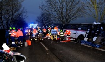 Prag: Sudar autobusa i automobila, troje stradalo, 45 povrijeđenih