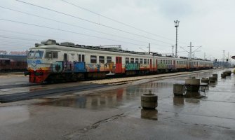 Lokalni voz iz BP zaustavljen u Podgorici: Putnici ogorčeni, smrzavali se na stanici(FOTO)