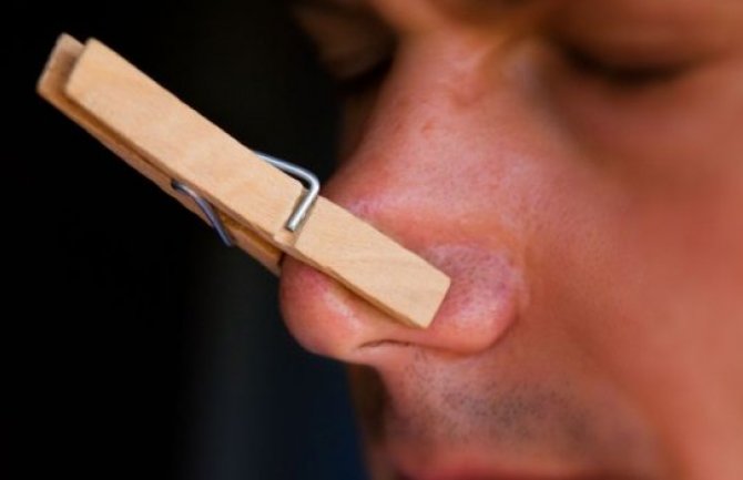 Muškarac izgubio čulo mirisa, ljekari pronašli zub u nosu