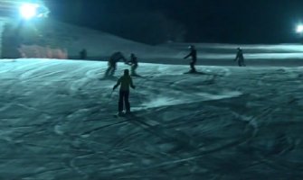 Žabljak: Turisti uživaju i u noćnom skijanju
