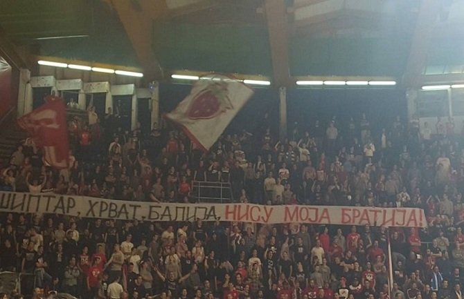 Karleuša prokomentarisala transparent Delija kojim su osuli paljbu po Omiću (FOTO)