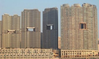 Da li znate zašto neboderi u Hong Kongu imaju rupe u sredini?(VIDEO)