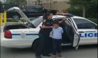 Sedmogodišnji dječak uhapšen jer je udario učiteljicu (VIDEO)