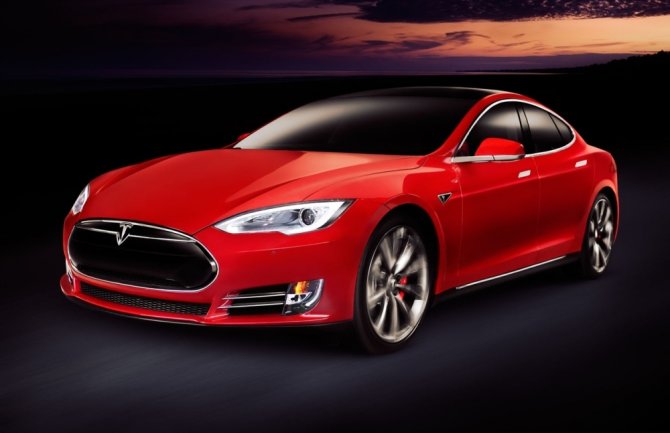 Podvig za Ginisa  prešli Saharu električnim automobilom Tesla