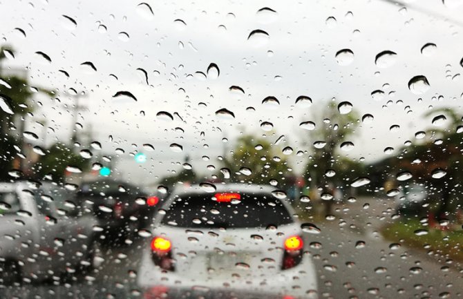 Povremeno kiša i pljuskovi,  obilnije padavine  u južnim i centralnim predjelima