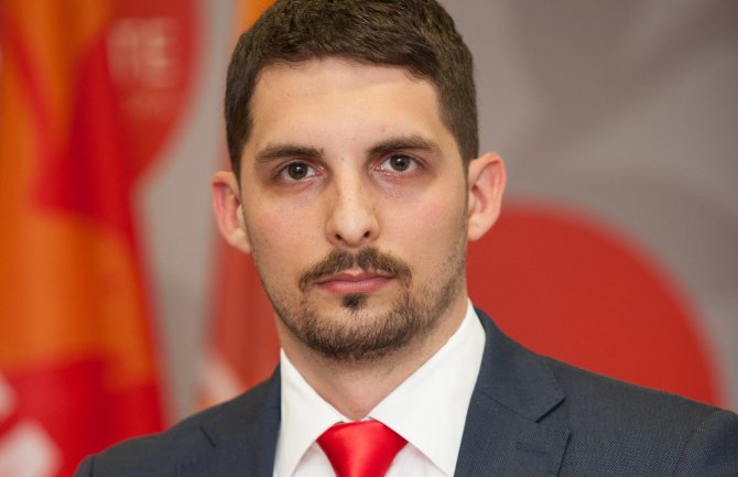 Leković: Predsjednica SO Bar da odloži sjednicu i zaustavi proglašenje diktatorske opštine