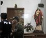 Mačem ranio 4 osobe, među njima i sveštenika, otkinuta glava statui Isusa 
