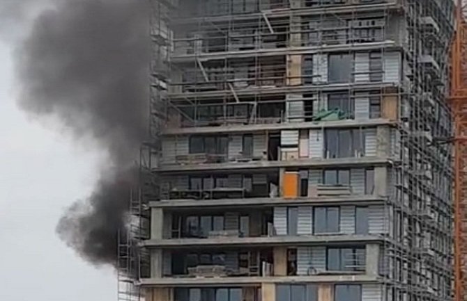 Požar u Beogradu na vodi, povrijeđena tri radnika