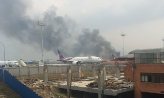 Teška nesreća u Nepalu: Srušio se avion na aerodromu, 49 osoba stradalo(VIDEO)
