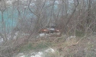 Vozilo sletjelo u Moraču, povrijeđene dvije osobe