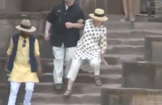 Hilari Klinton prebačena hitno u bolnicu, spotakla se na stepenice (VIDEO)