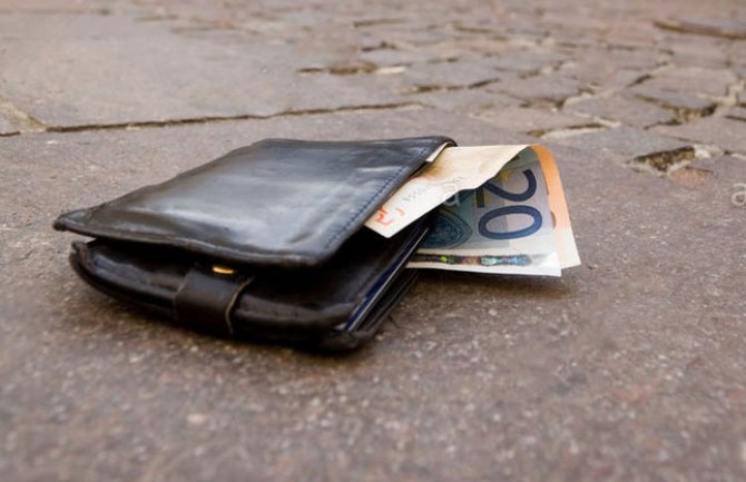 Nikšićanin koji je pronašao novčanik i vratio ga vlasniku: Svako bi trebalo da postupi isto