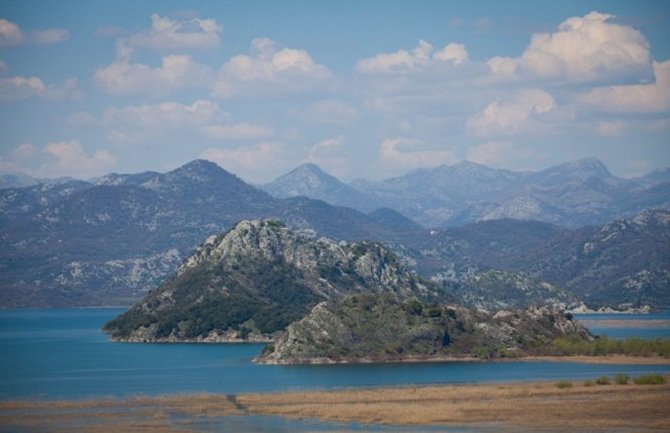 Dvije osobe zatekli u nezakonitom ribolovu na Skadarskom jezeru